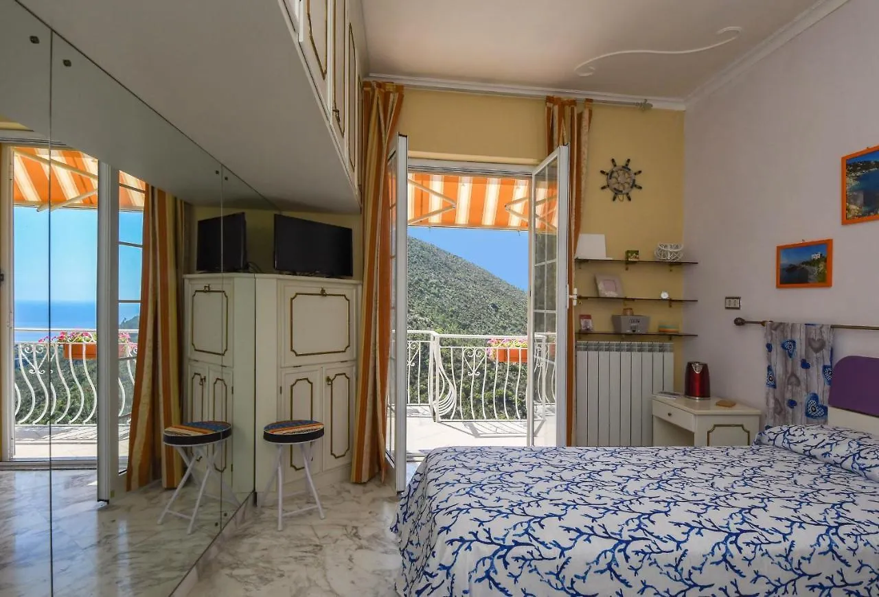 B&B Why Not Jona? Varazze 0*,  Italië