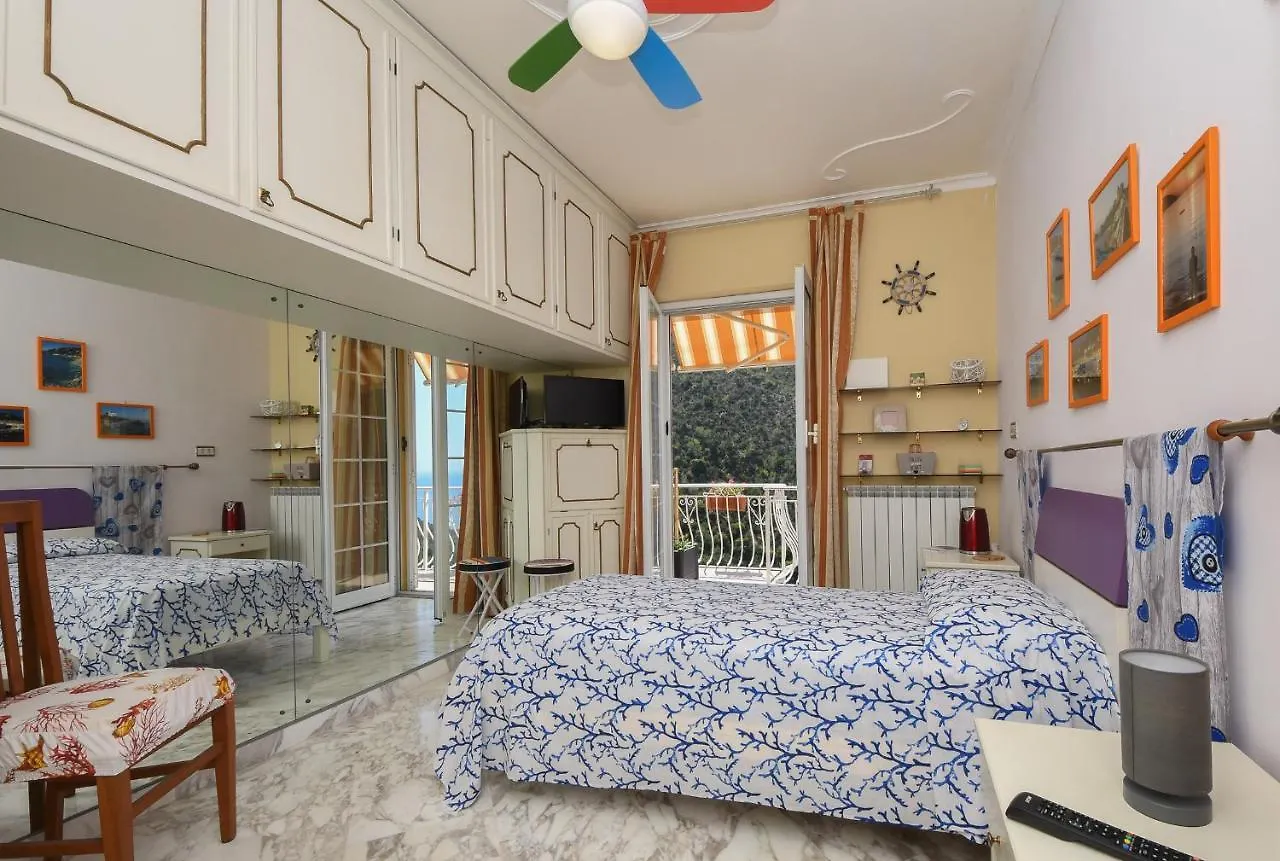 B&B Why Not Jona? Varazze Bed & Breakfast